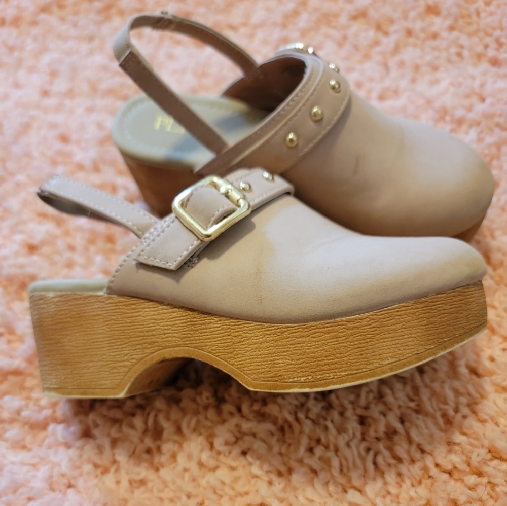 Girl's size 11 dusty pink clogs